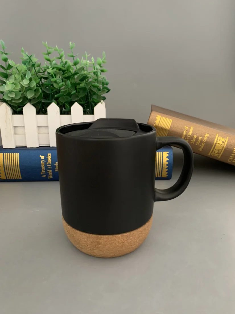 Ceramic mug with cork base