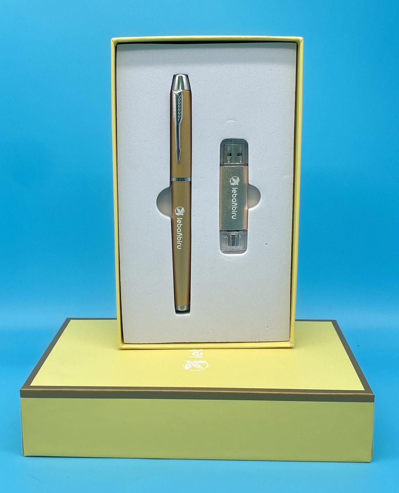 USB flash drive 16G or customized capacity Gift Set