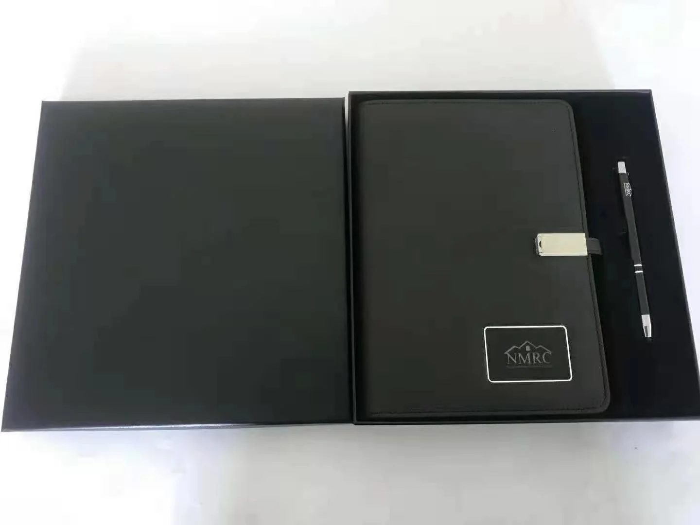 Notebook: 8,000mAh + U flash drive 16GB + wireless charger 5W + light up logo 7 colors Gift Set gallery 2