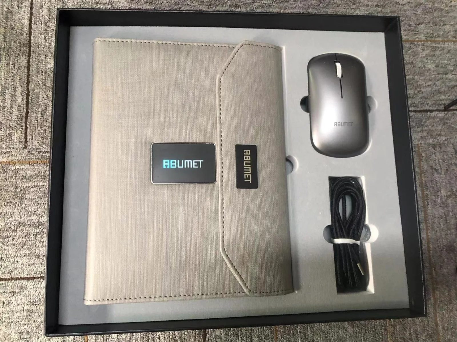 8-in-1 Executive Gift Set: Power Bank Notebook, 16GB Flash Drive, Wireless Charger & Multi-Mode Mouse gallery 1