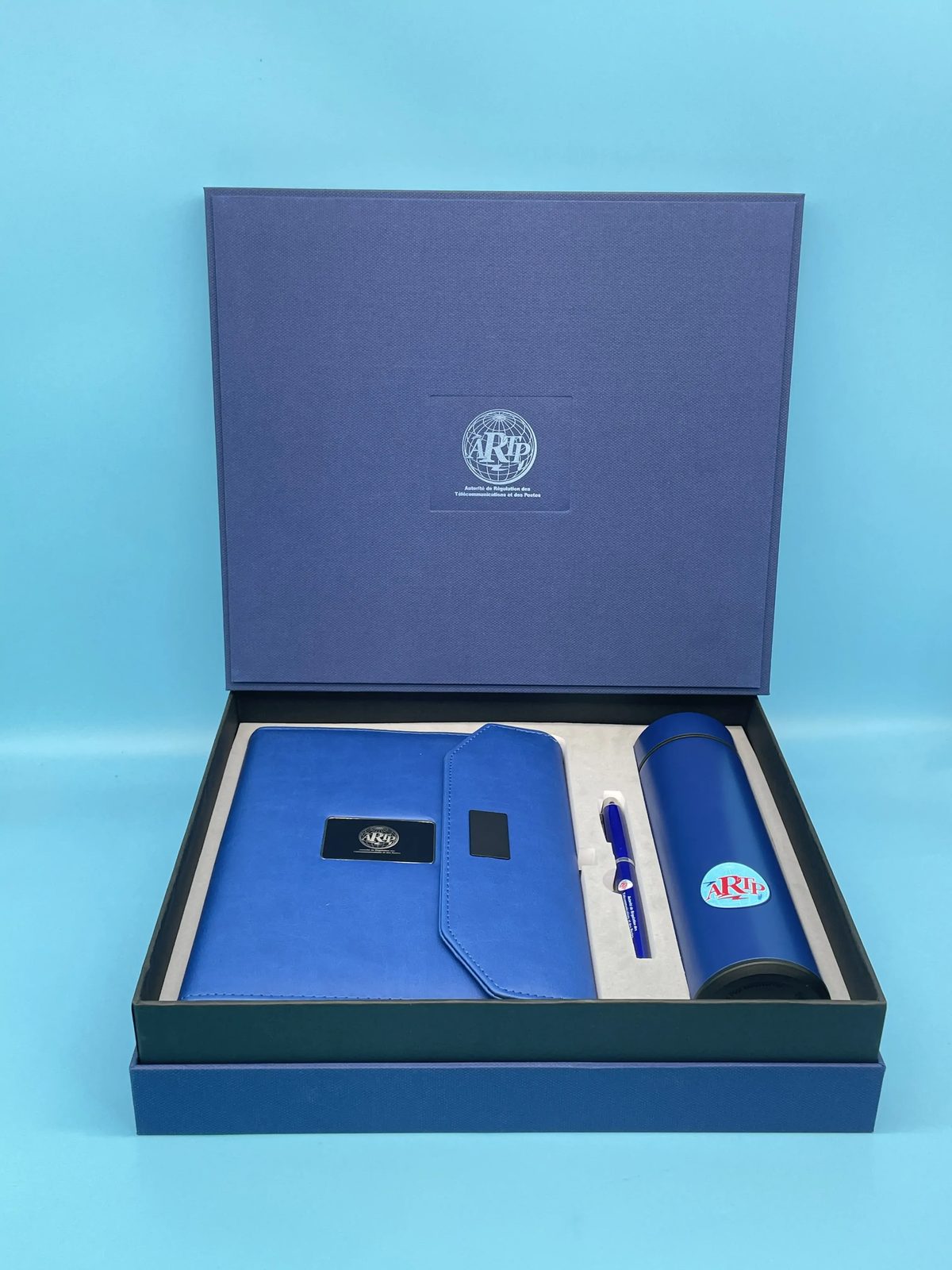 Power bank notebook: 8,000mAh + light up logo 7 colors + wireless charger 5W + USB 16GB Gift Set gallery 3