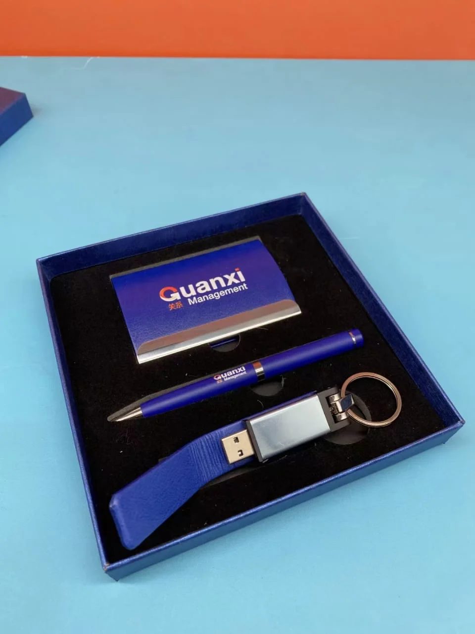 PU + Metal Card Holder, PU Pen and PU + Metal USB 16GB Gift Set gallery 1