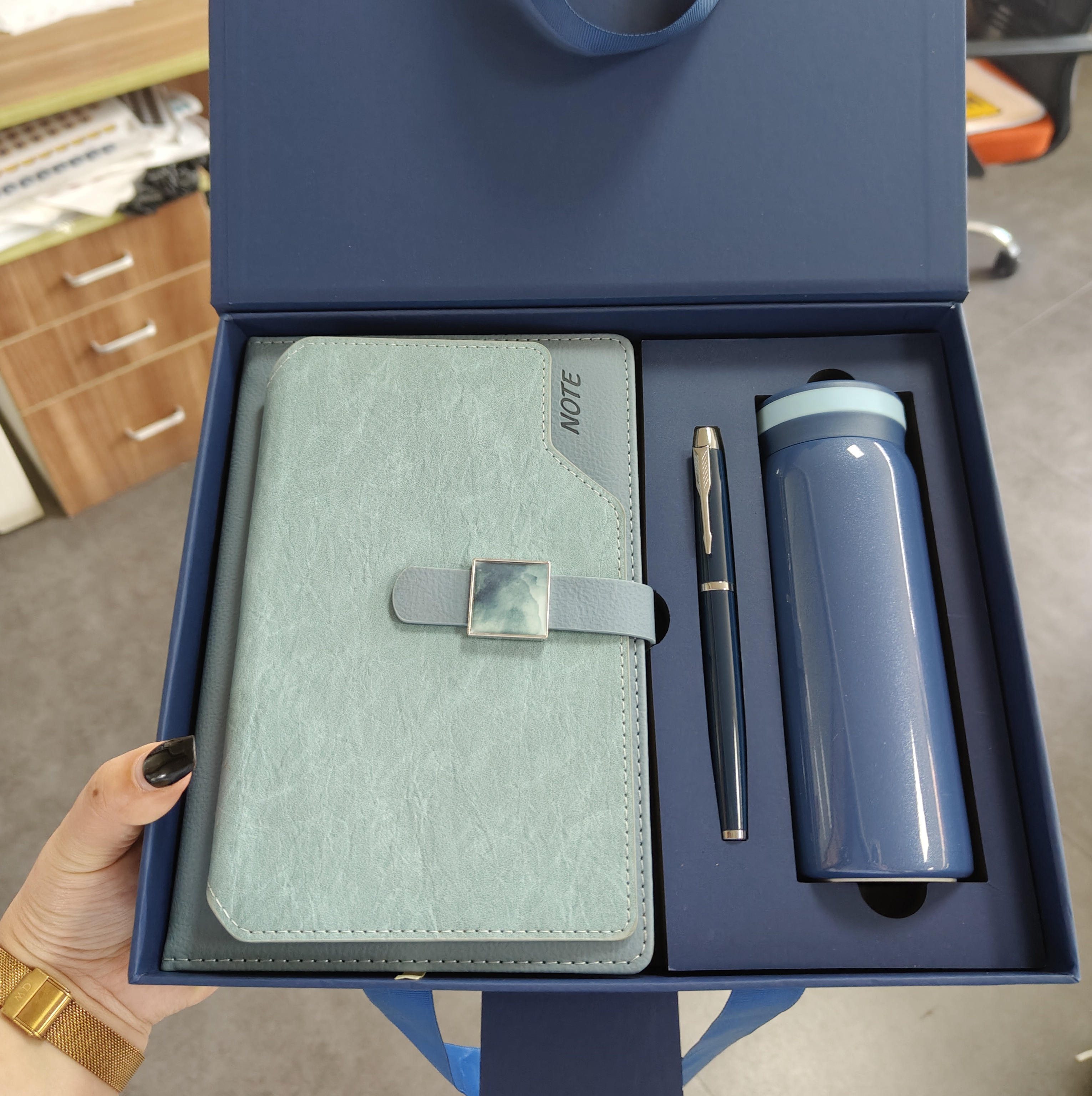 A5 perfect binding notebook;                 2. Metal pen Gift Set