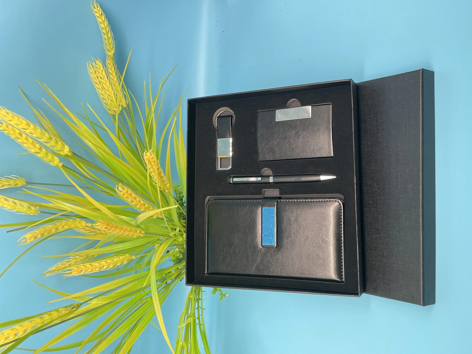 A6 Perfect Binding Notebook, Metal Pen, PU + Metal Keychain and Card Holder Gift Set gallery 5