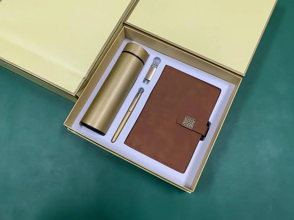 A5 Perfect Binding Notebook, Type C + PC OTG USB Drive 16GB, Metal Pen and 304 Stainless Steel Bottle Gift Set gallery 4