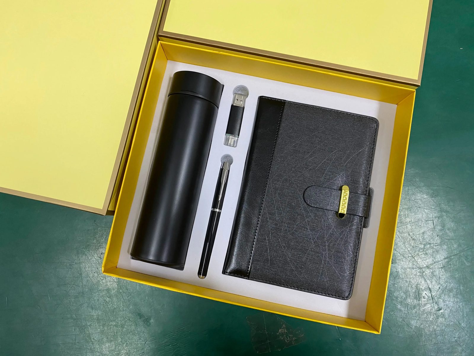 A5 Perfect Binding Notebook, Type C + PC OTG U Disk 16GB, Metal Pen and 304 Stainless Steel Bottle Gift Set gallery 4