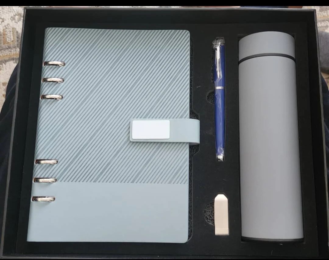 A5 Loose-Leaf Notebook, 16GB U Disk, Metal Pen & 304 Stainless Steel Bottle Corporate Gift Set gallery 1
