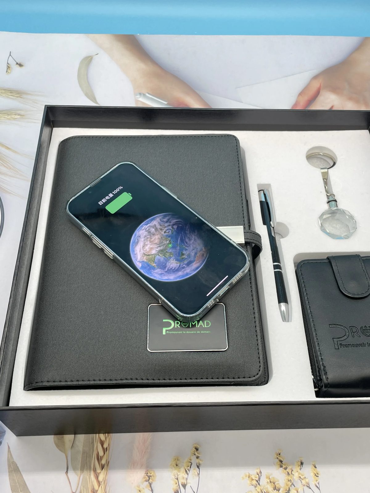 Power bank notebook: 8,000mAh + Gift Set gallery 2