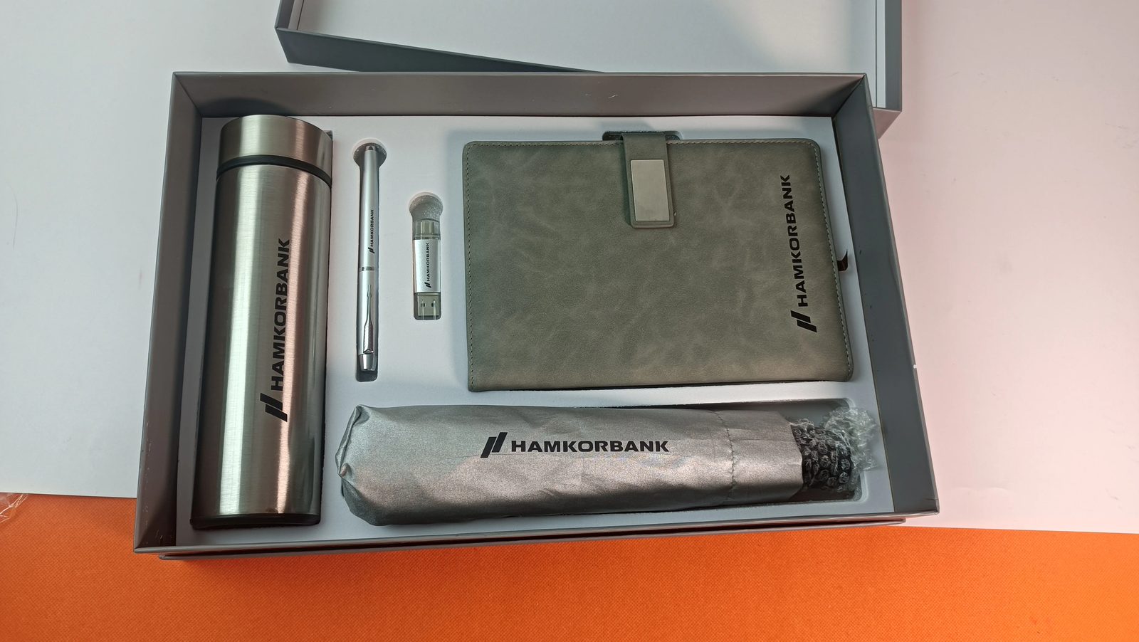 Premium Corporate Gift Set with Stainless Steel Bottle, 16GB USB Flash Drive & More gallery 5
