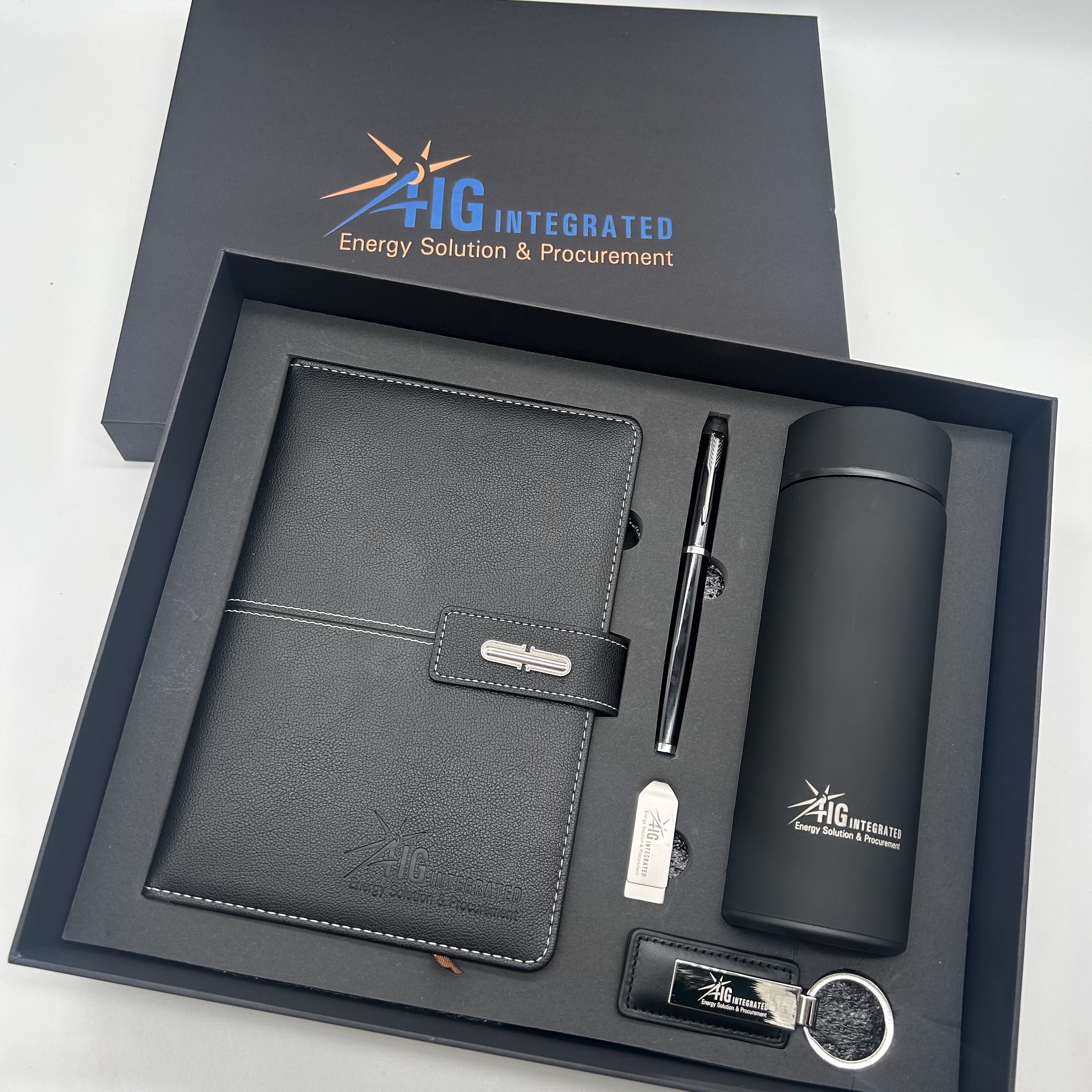 A5 Notebook, Metal Pen, USB 16GB, Keychain & 304 Stainless Steel Vacuum Cup 350ML Gift Set