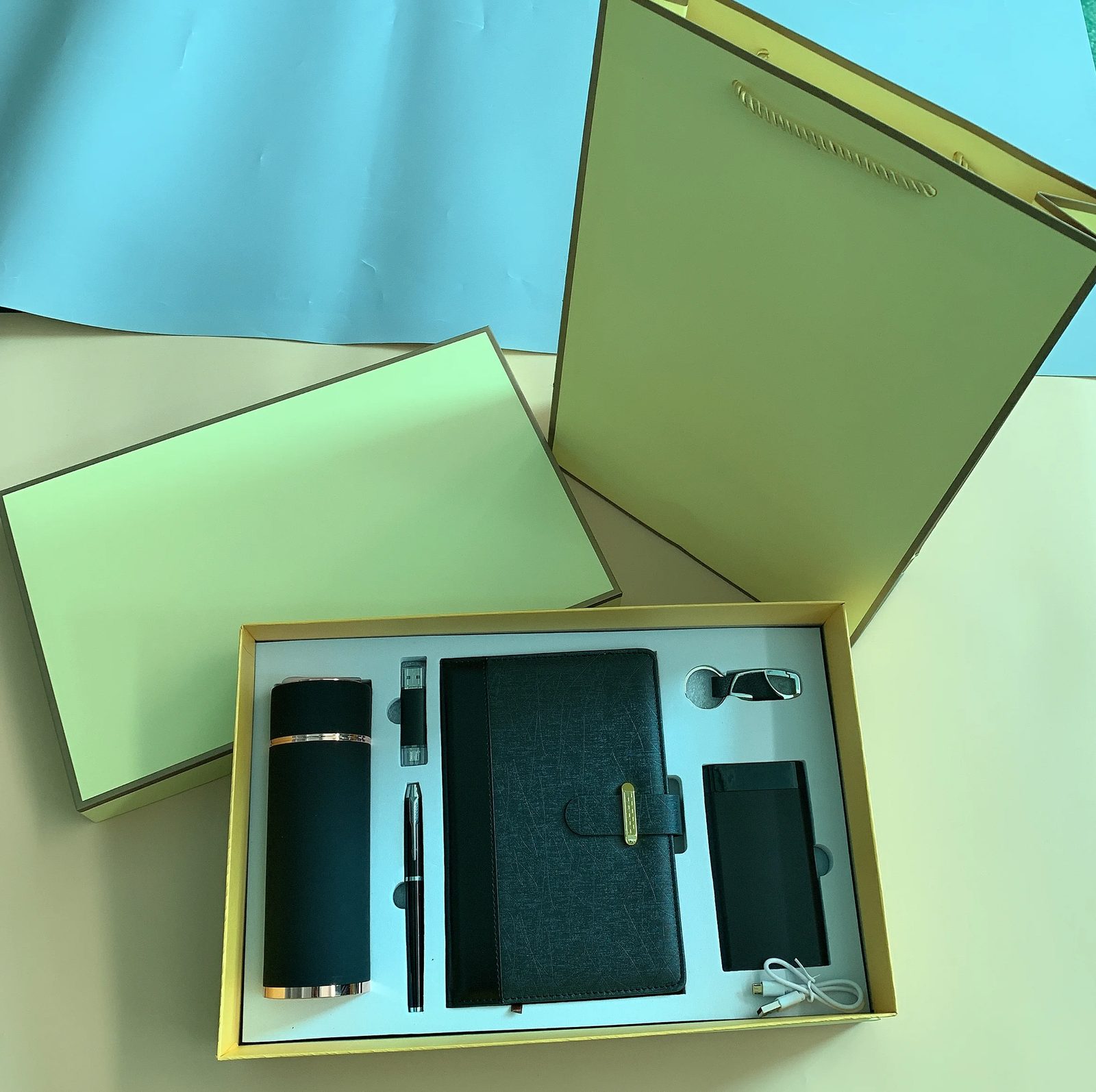 Premium Corporate Gift Set with Stainless Steel Bottle, Power Bank & Accessories gallery 5