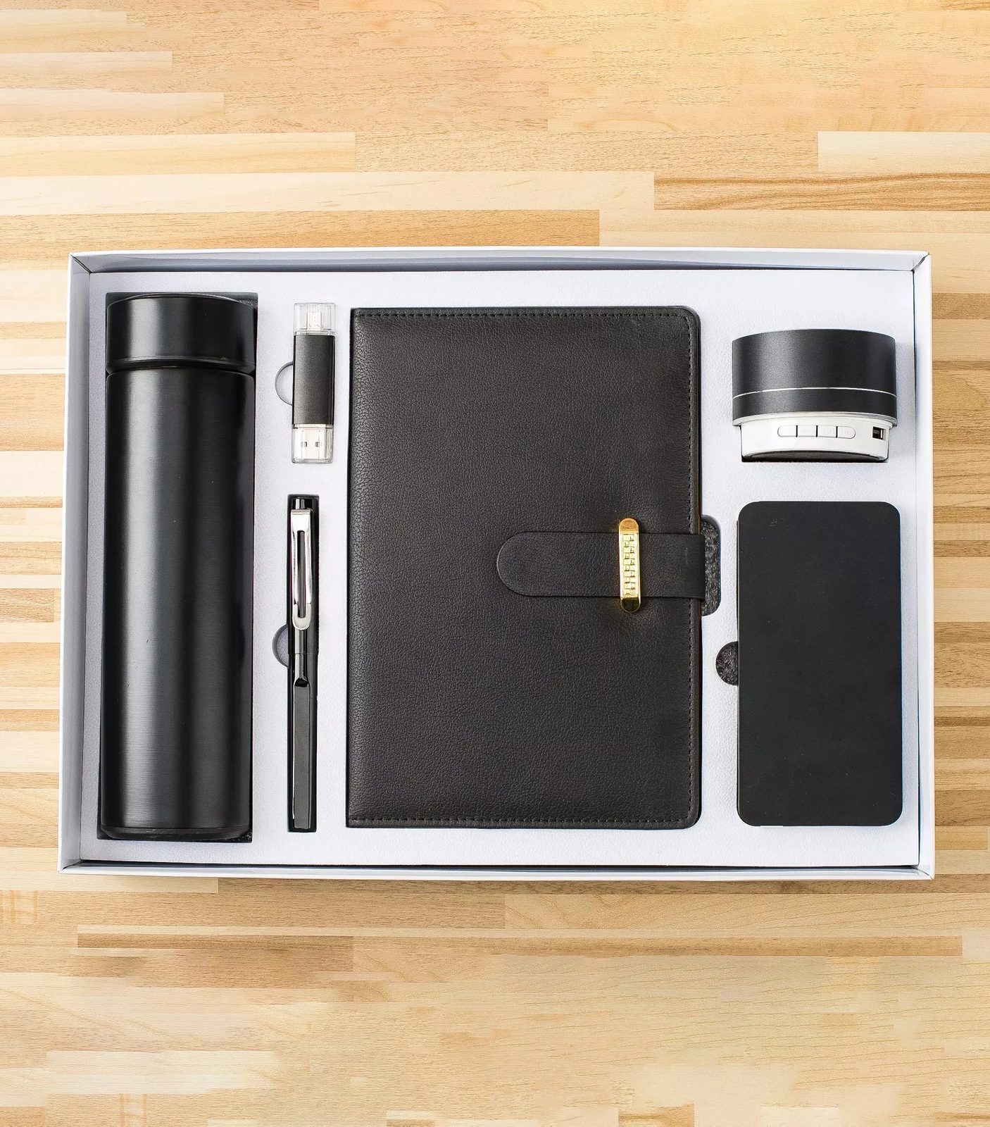 Corporate Gift Set with Stainless Steel Bottle, 16GB Flash Drive, Wireless Speaker & 5,000mAh Power Bank gallery 4