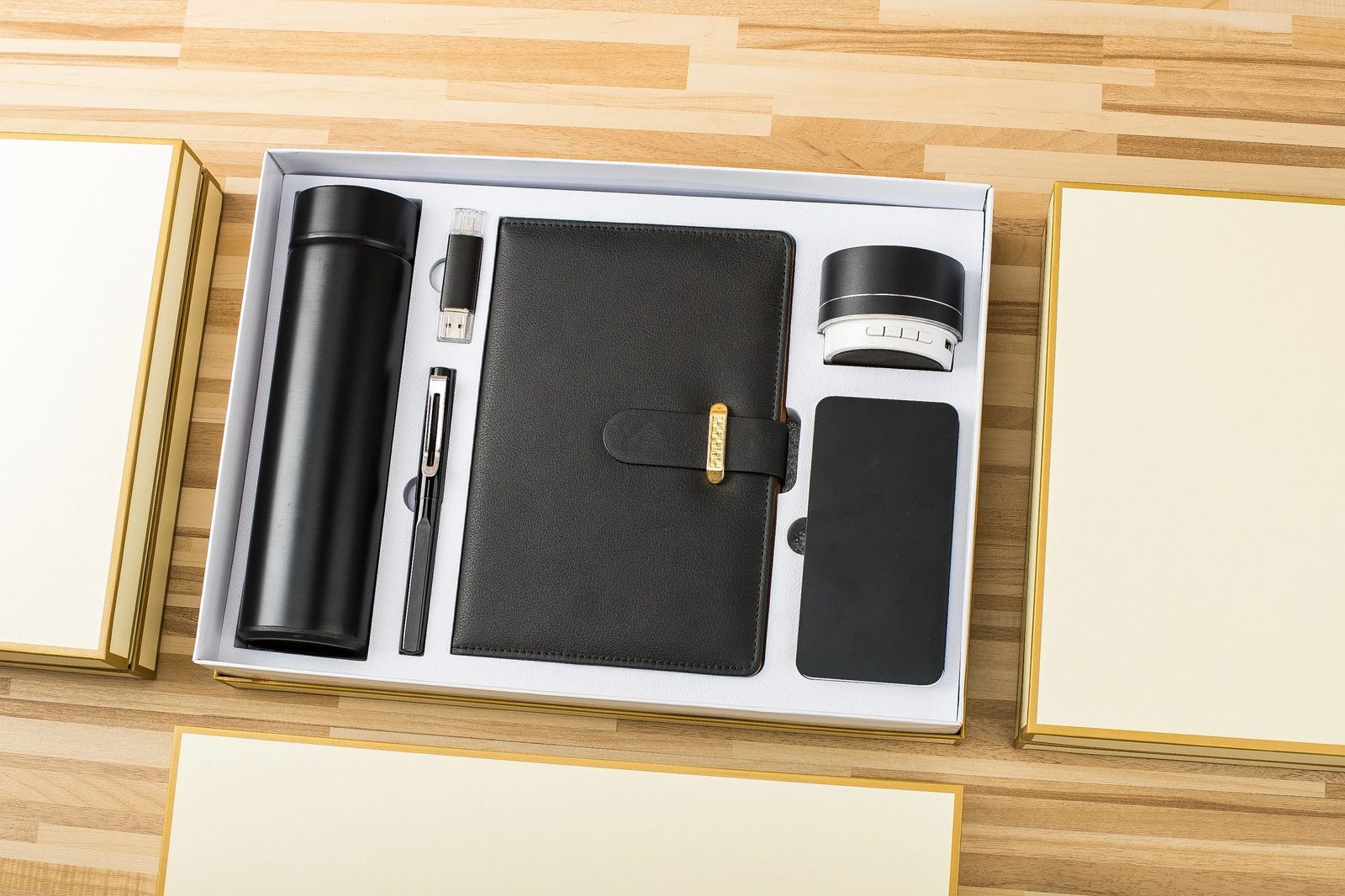 Corporate Gift Set with Stainless Steel Bottle, 16GB Flash Drive, Wireless Speaker & 5,000mAh Power Bank gallery 5
