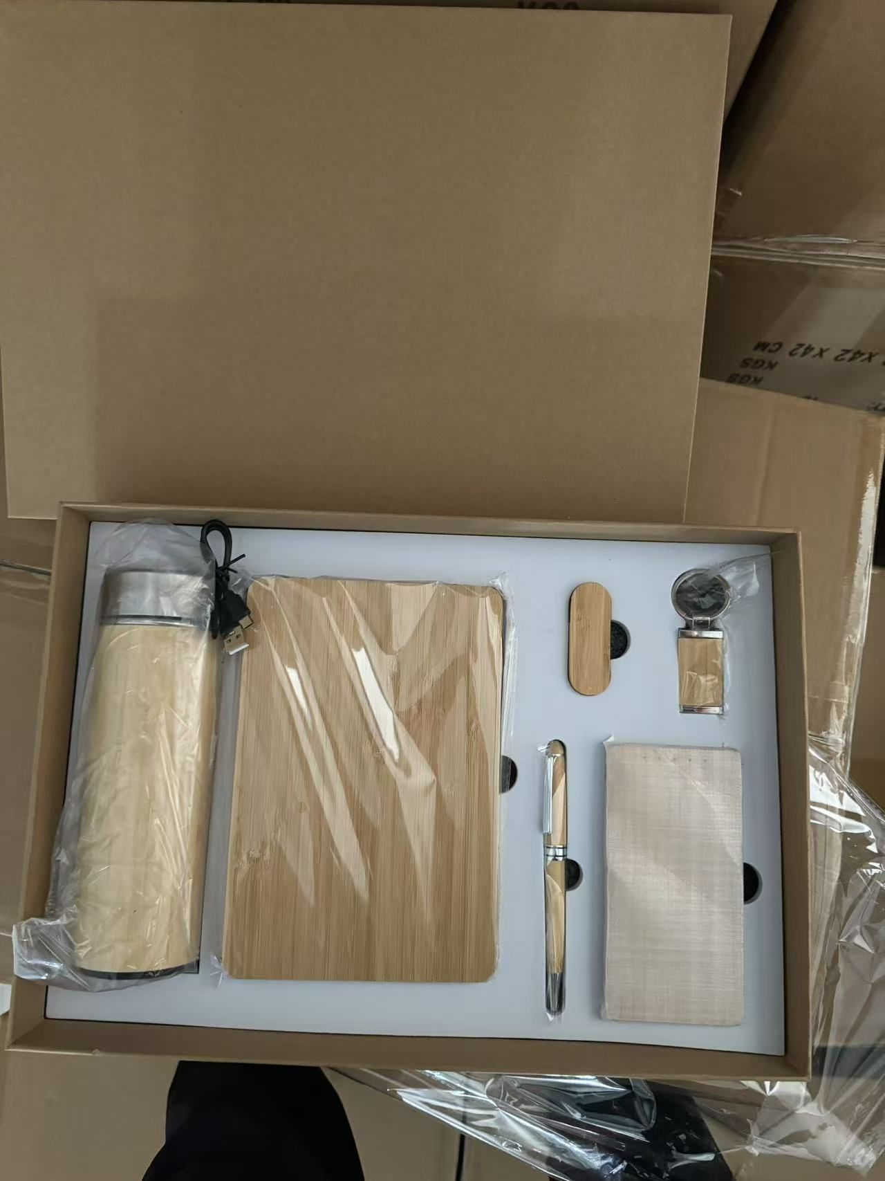 Wood bottle with temperature display 450ML Gift Set