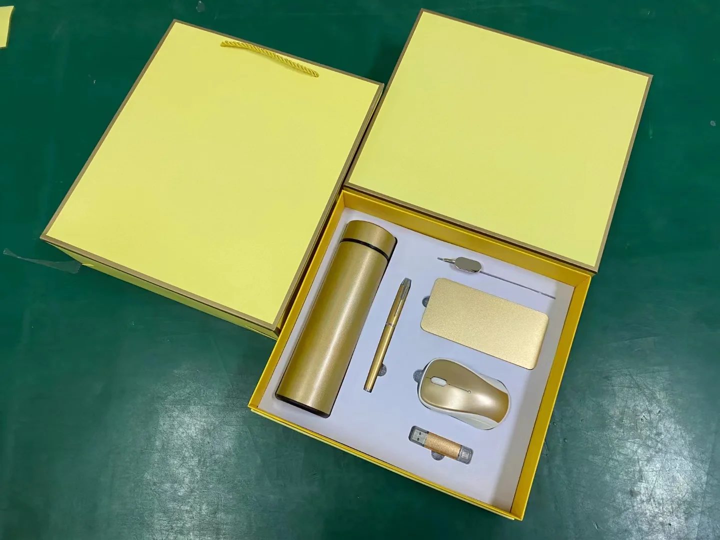 Custom Corporate Gift Set with Stainless Steel Bottle and Tech Accessories gallery 1