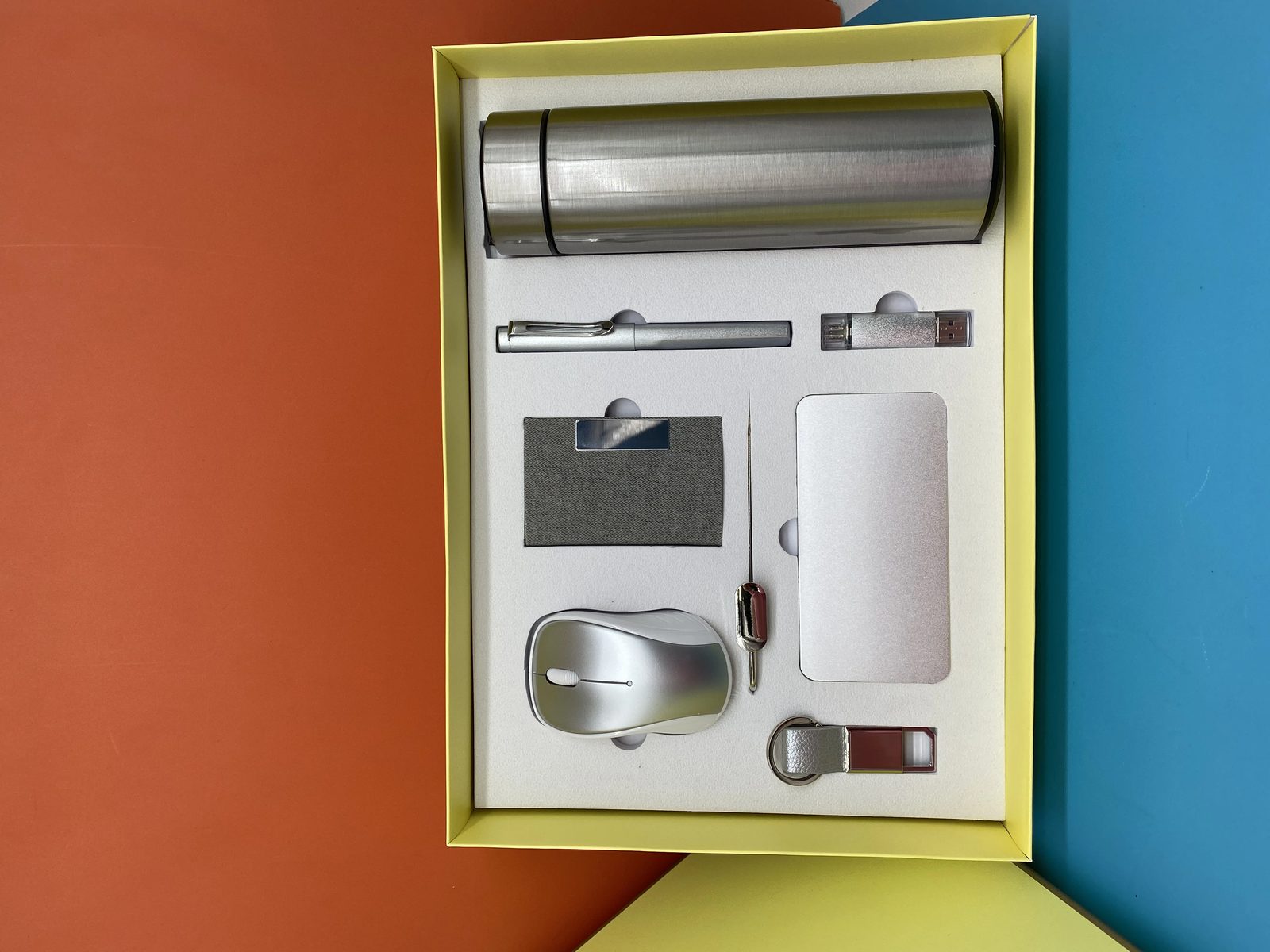 Premium Corporate Gift Set with Stainless Steel Bottle, Power Bank & Tech Accessories gallery 5